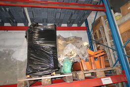 2 stk. paller med indhold