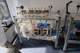 Teststation med div. Trykmålere m.m. (pumper medfølger ikke)