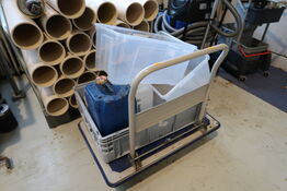 Opbevaringsvogn med indhold