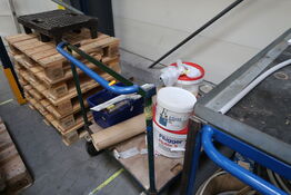 Opbevaringsvogn med indhold