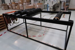 Opbevaringsbord med indhold