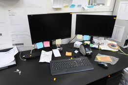 2 stk. computerskærme SAMSUNG S24C650, tastatur, mus, dockingstation