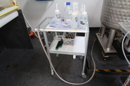 Opbevaringsvogn med indhold