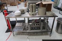 Rustfri stålbord uden indhold