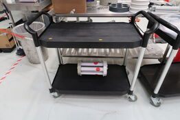 Opbevaringsvogn med indhold