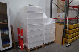 2 stk. paller med flamingokasser