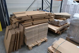 3 stk. paller med papkasser