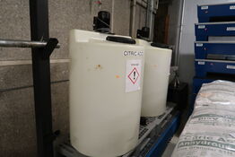 2 stk. tønder med pumpe