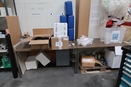 2 stk. borde med div. Filtre, armatur m.m.