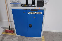 Stålskab uden indhold