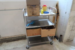 Opbevaringsvogn med indhold