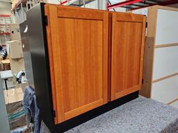 4 kontorskabe Med to låger. 