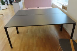 Møde-/kantinebord.