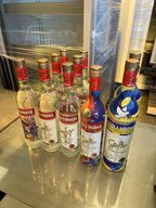 10 flasker vodka STOLICHNAYA, fire varianter