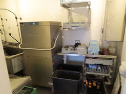 Industriopvaskemaskine, HOBART AMX-10 inkl. bord og bakker