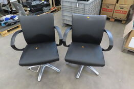 2 stk. Frisørstole samt 2 stk. Fodstøtter