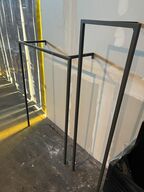 6 stk. Tøj stativ - metal stativ vægmonteret