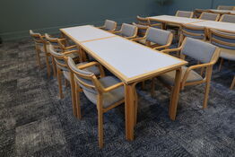 2 stk. borde MAGNUS OLESEN med 8 stk. spisebordsstole