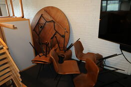 Klapbord med 8 stk. spisebordsstole