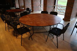 Foldebord med 7 stk. stabelstole