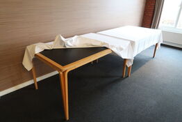 2 stk. borde MAGNUS OLESEN