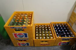 4 kasser sodavand PEPSI, FAXE KONDI m.fl.