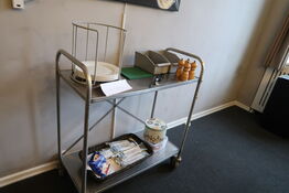 Opbevaringsvogn med indhold