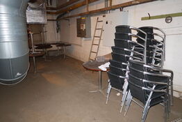 9 stk caféborde samt 20 stk. stabelstole