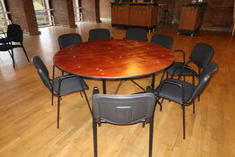 Foldebord med 8 stk. stabelstole