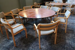 Klapbord med 8 stk. spisebordsstole