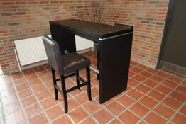 Barbord med 2 stk. barstole