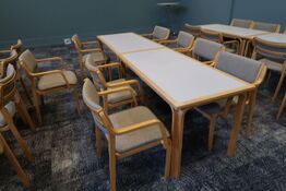 2 stk. borde MAGNUS OLESEN med 8 stk. spisebordsstole