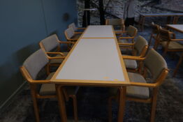 2 stk. borde MAGNUS OLESEN med 8 stk. spisebordsstole