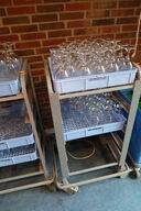 Stikvogn med div. Opvaskebakker og glas