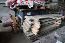 Affaldscontainer, træhegn m.m.