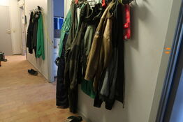 Div. Arbejdstøj, sko samt bænke