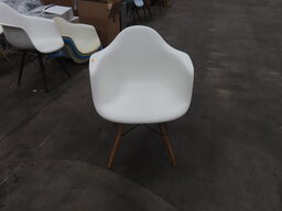 Stol VITRA EAMES
