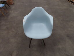 Stol VITRA EAMES