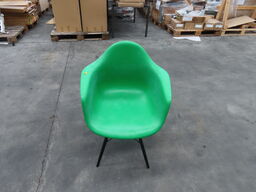 Stol VITRA EAMES