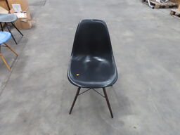Stol VITRA EAMES
