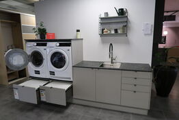 Bryggers AUBO Unik, Grå struktur med armatur uden hårdehvidevarer