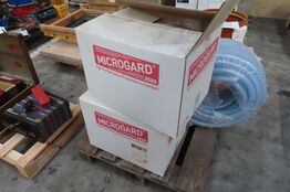 2 kasser engangsdragter 