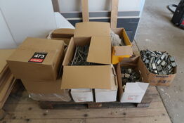 Palle med diverse isoleringsanker m.m. 