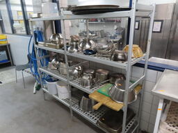 Alt indhold i reolen (reolen medfølger ikke)