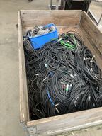 palle med div frasorterede kabler