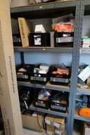 Reol med div. Reservedele