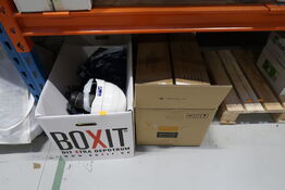 2 stk. kasser med div. Sikkerhedsudstyr m.m.