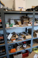 Reol med div. Reservedele