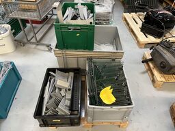 Palle med Glas hylder