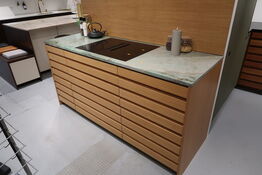 Køkkenø i egetræ m. marmorbordplade FORM PLUS+